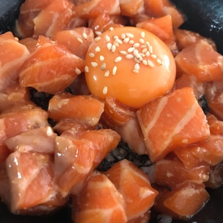 韓国風　漬けサーモン丼